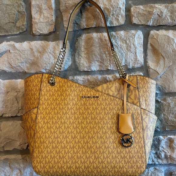 Michael Kors Jet Set Shoulder Bag - Picture 1 of 8